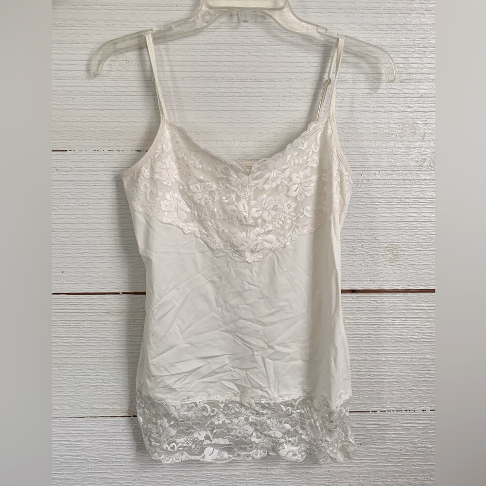Off white silky cameo with adjustable straps by Studio Y.  Size Medium
